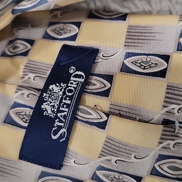 ✨️ Stafford Tie 100% Silk - Picture 3 of 3